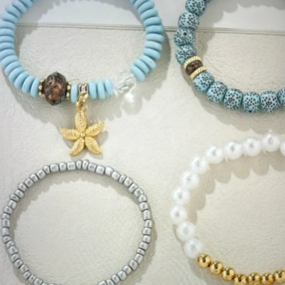 Only 1 remaining! 😊 Elegant Blue Beaded bracelet. 🌸 - Picture 2 of 5